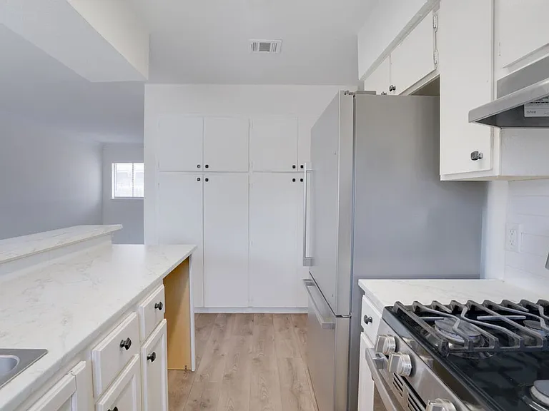 304 John Nance Garner Cir #A2 — Photo 8