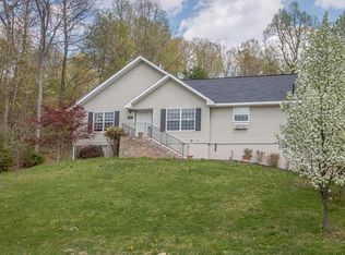 290 Skyline Dr, Highland Mills, NY 10930