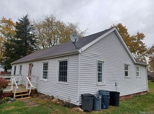 1916 Leland Rd, Smiths Creek, MI 48074