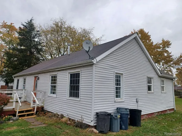 1916 Leland Rd, Smiths Creek, MI 48074