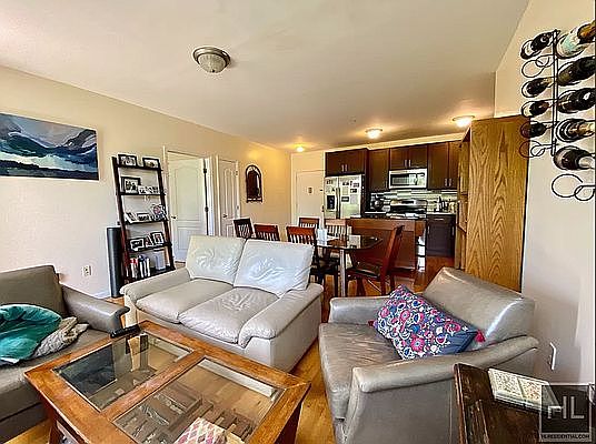 5th image of 257 15th St APT 504