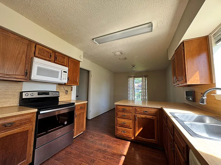 5614 Country Green St — Photo 14