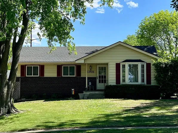 5301 Jennifer Dr, Pleasant Hill, IA 50327