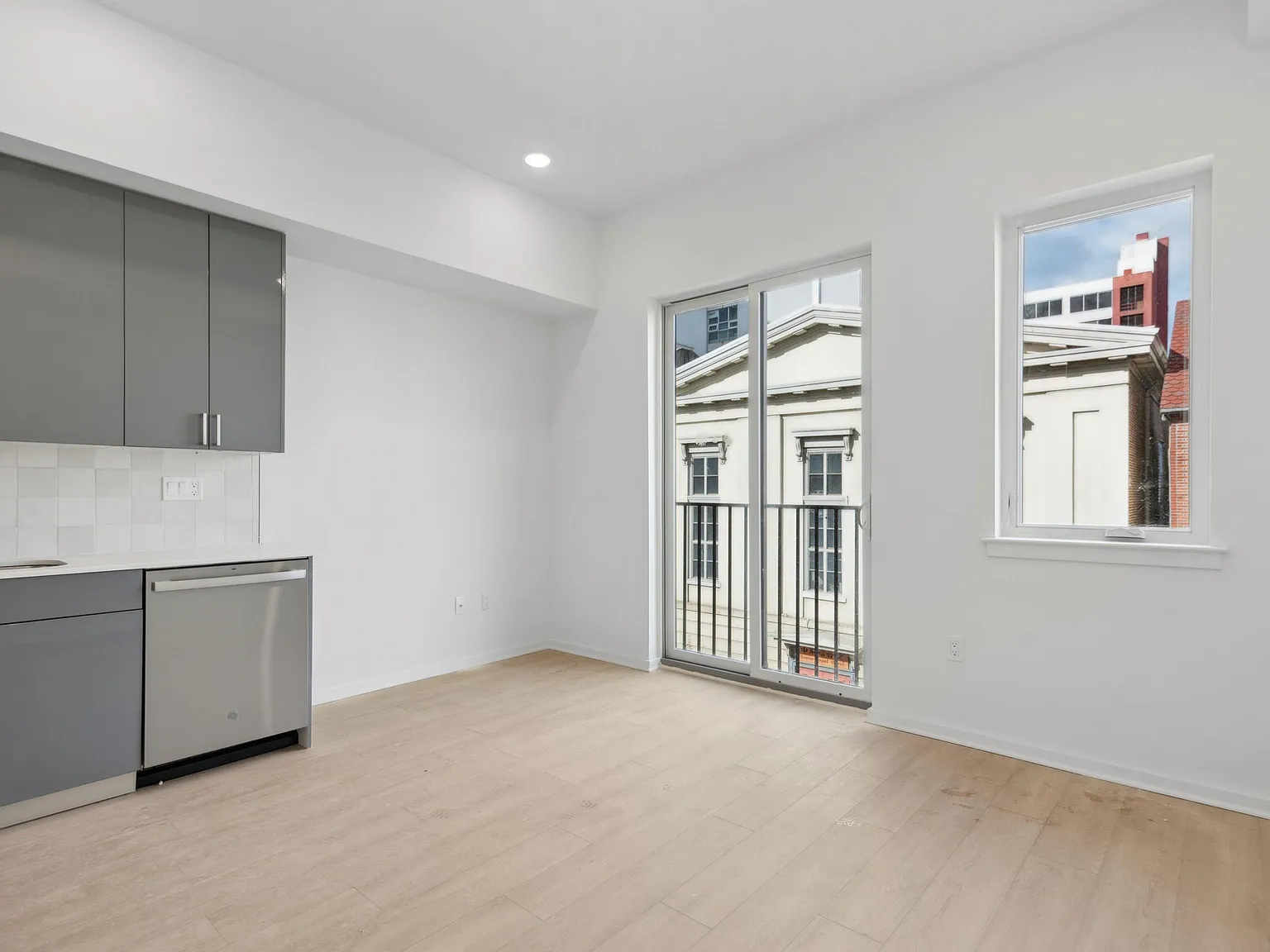 Studio, $1,700 — Photo 2