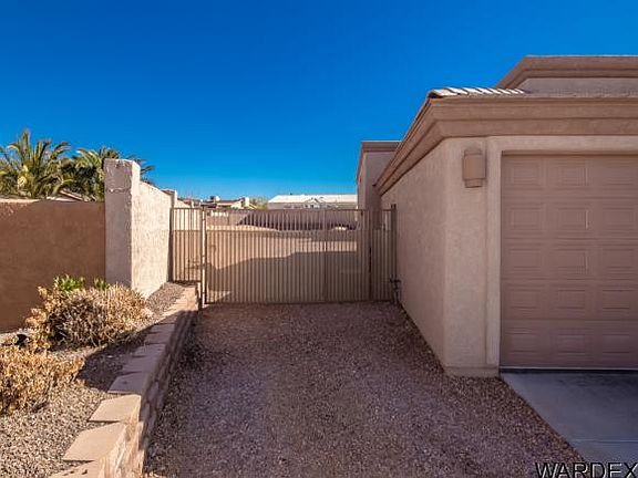 4th image of 2060 Spruce Dr