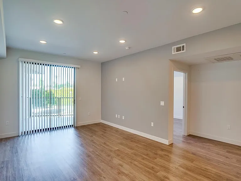 6015 Woodman Ave #206 — Photo 8