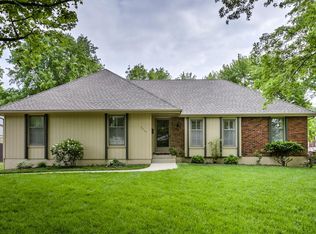 2004 NE 67th St, Gladstone, MO 64118