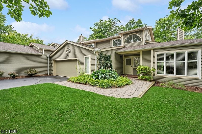 1st image of 31 Stone Row Ln