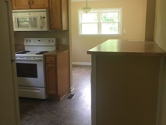 4th image of 135 Elrod Ln SE