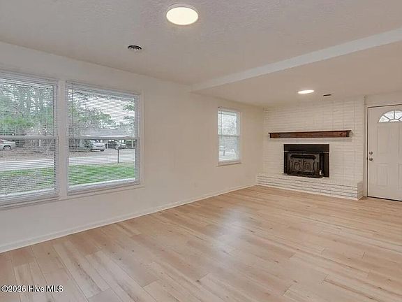 4th image of 1560 Wyman Street NE