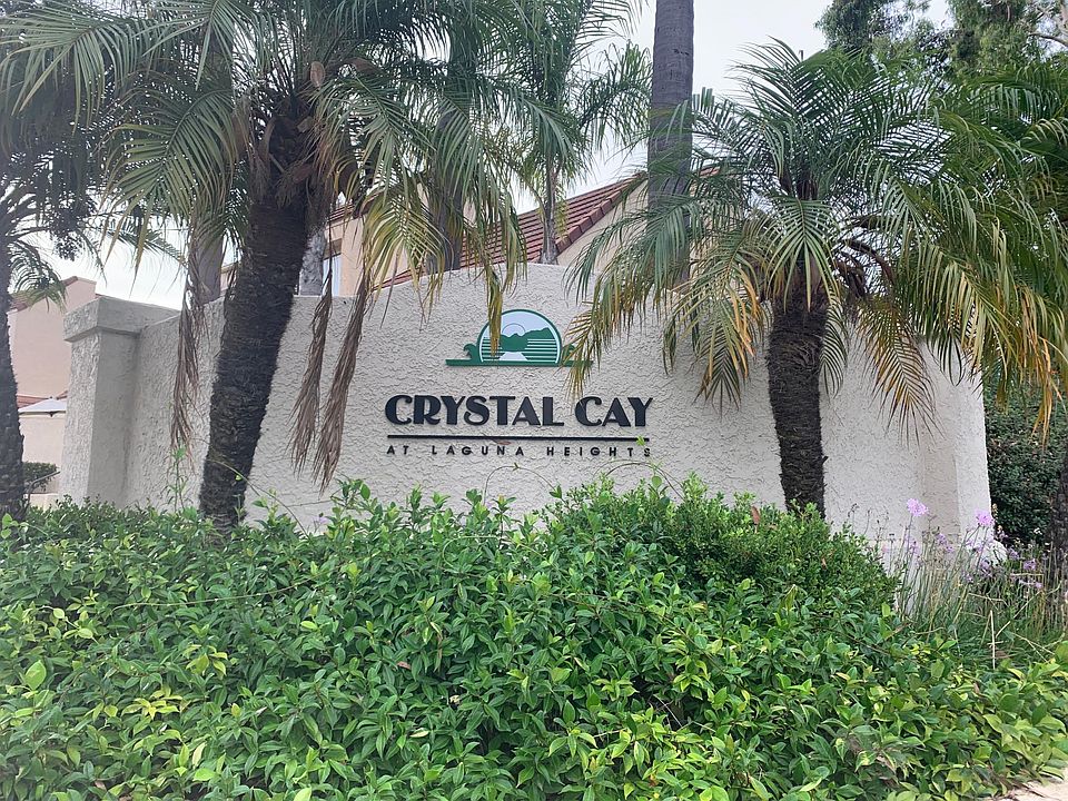 Great location on Golden Lantern just minutes to the beach, 1 block to shopping center and 5 minutes to the 5 freeway, Mission Viejo Mall and Costco.