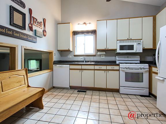 Kitchen / Breakfast Room