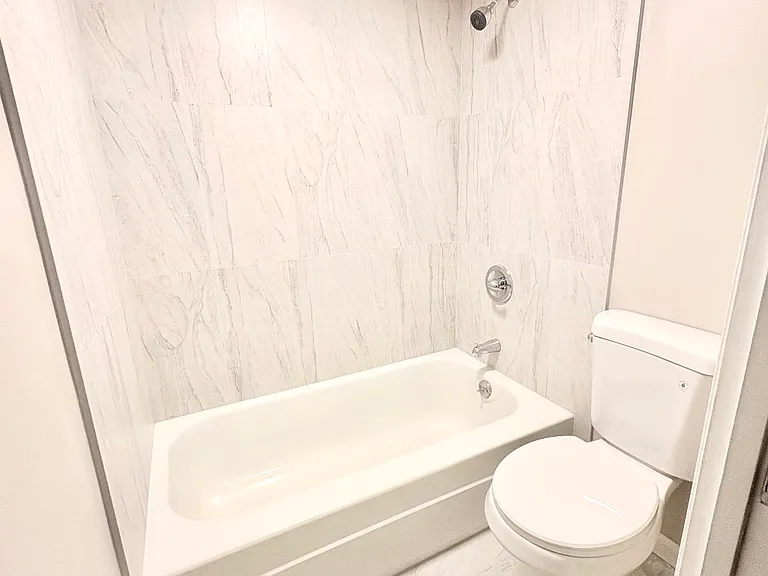 125 E Clubhouse Dr SW #2 — Photo 2