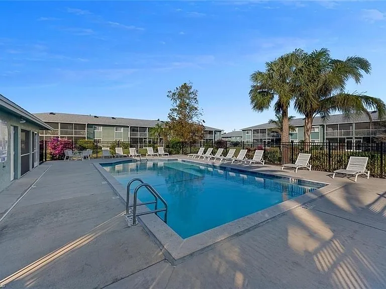 154 Cypress Way E — Photo 14
