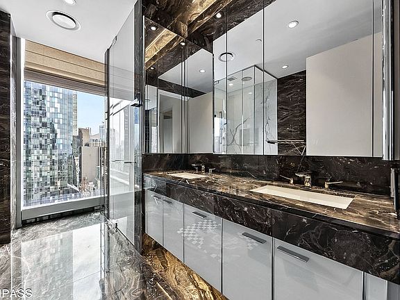 4th image of 217 W 57th St APT 36D