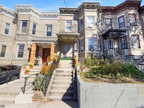 120 Beach St, Jersey City, NJ 07307