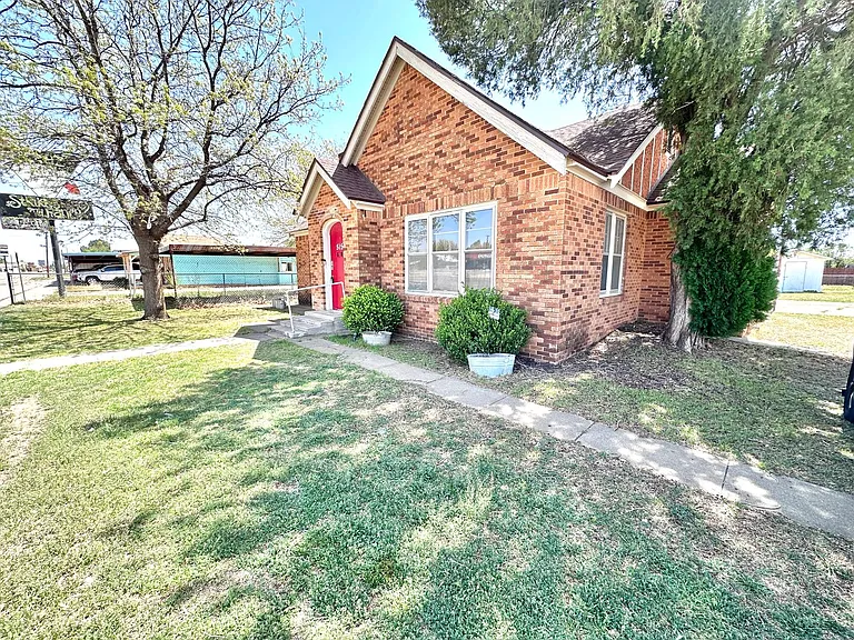 515 W Main St — Photo 3
