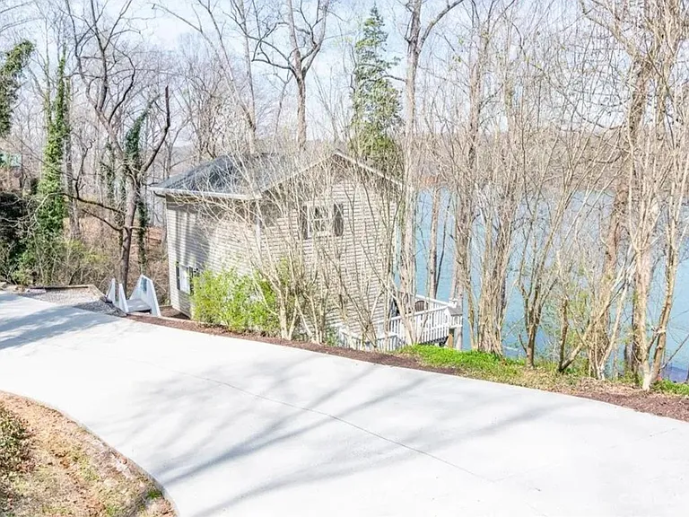 Overlook Dr — Photo 31