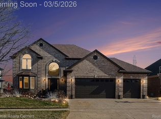 50374 Nesting Ridge Dr, Macomb, MI 48044