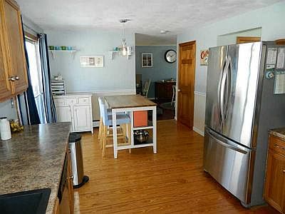 3rd image of 12 Teaberry Ln