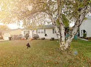 3 Patricia Dr, Troy, NY 12180