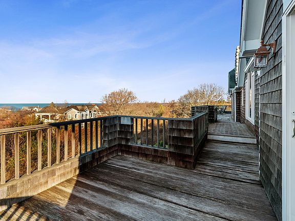 3rd image of 167 Soundview Dr
