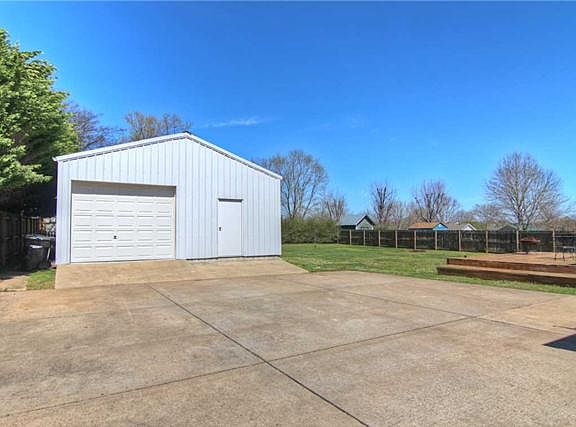 4th image of 110 Inglewood Ct