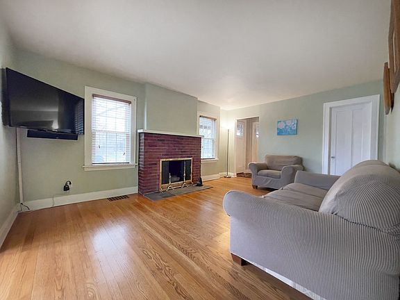3rd image of 221 S Illinois Ave