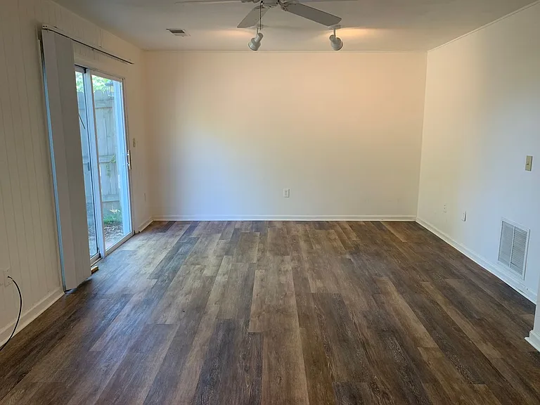 114 Southampton Ct #1 — Photo 33
