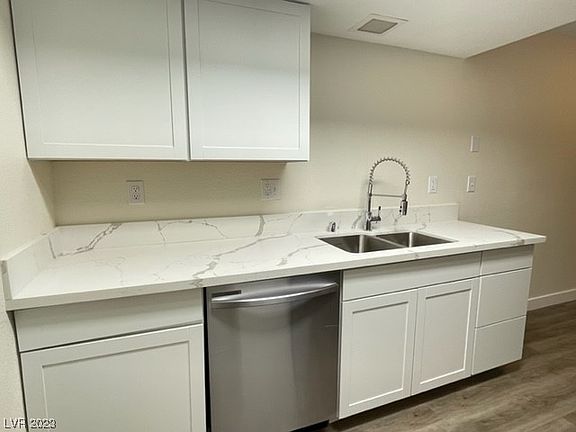 4th image of 453 N Lamb Blvd APT G