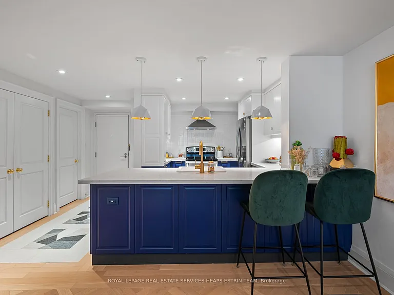 225 Davenport Rd #401 — Photo 12