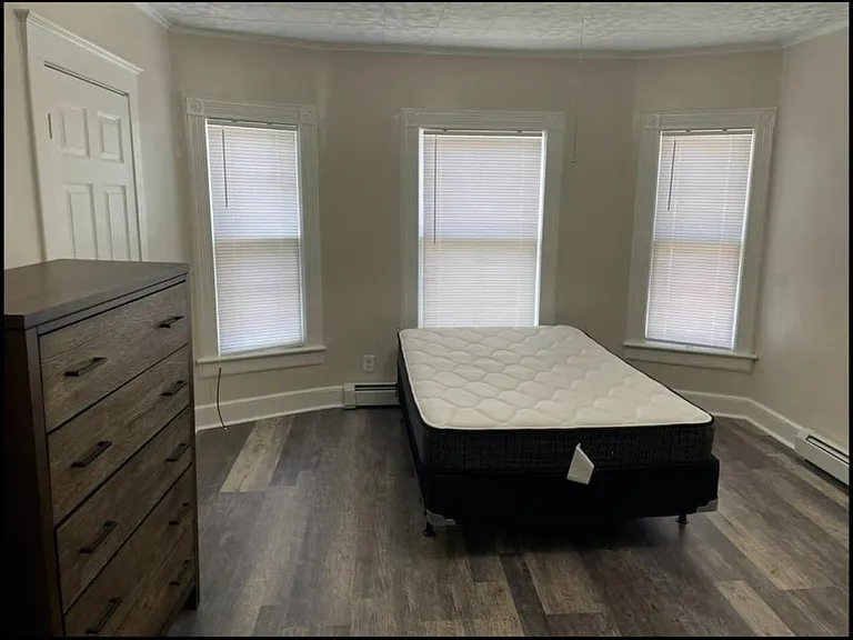 35 Oak St — Photo 11