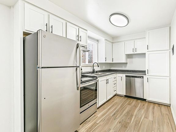 2nd image of 2444 S York St #2B-1Ba-873Sqft