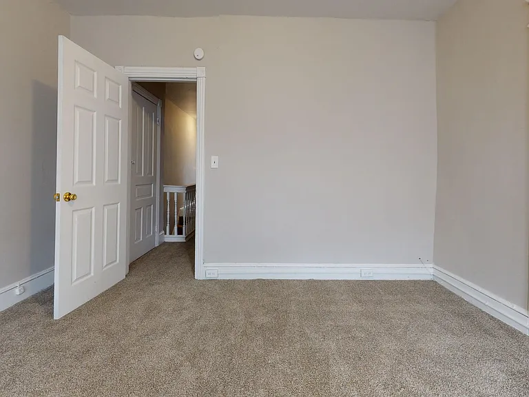1313 N Hobart St — Photo 5