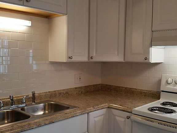 105 Stonecrest Lane Butler Pa for rent. Beautiful new kitchen. 724-712-9272