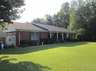 621 Riddle Ln, Loretto, TN 38469