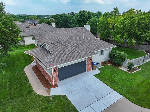 2nd image of 309 N Oakmont Ct