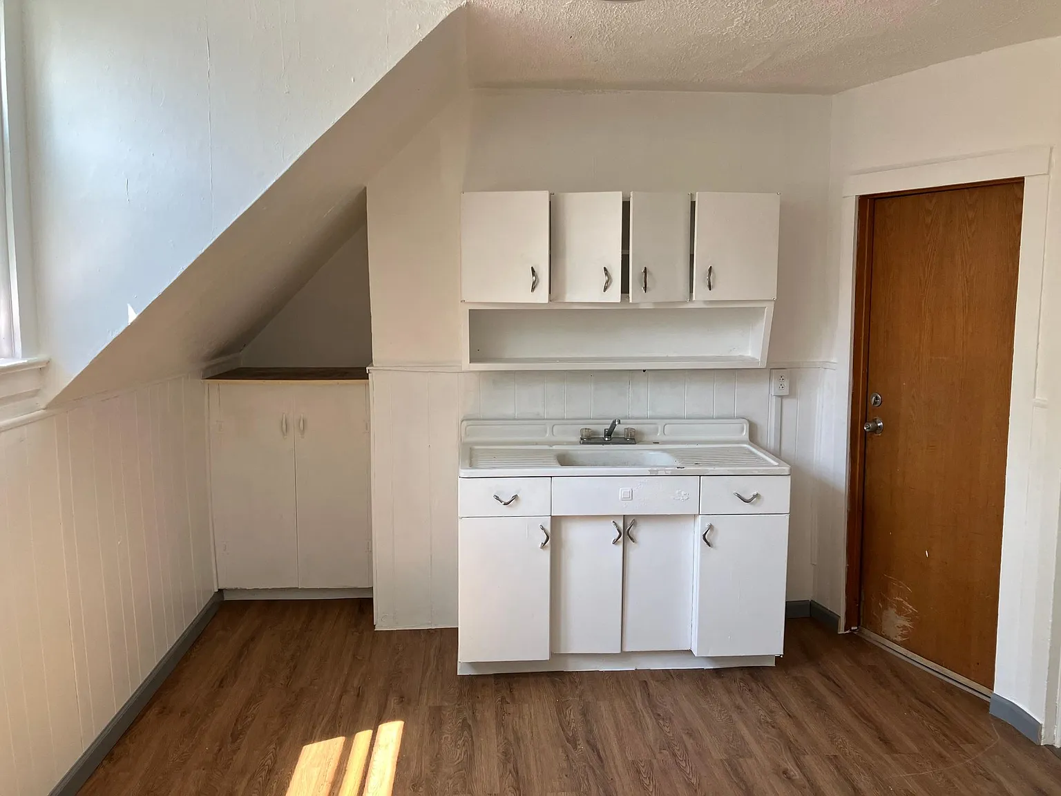 166 Royal Ave — Photo 3