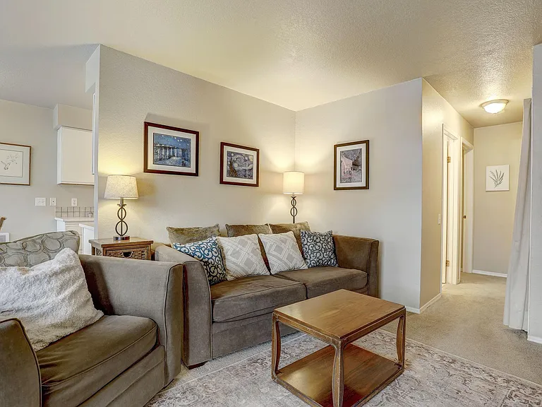 East Thomas Suites — Photo 22