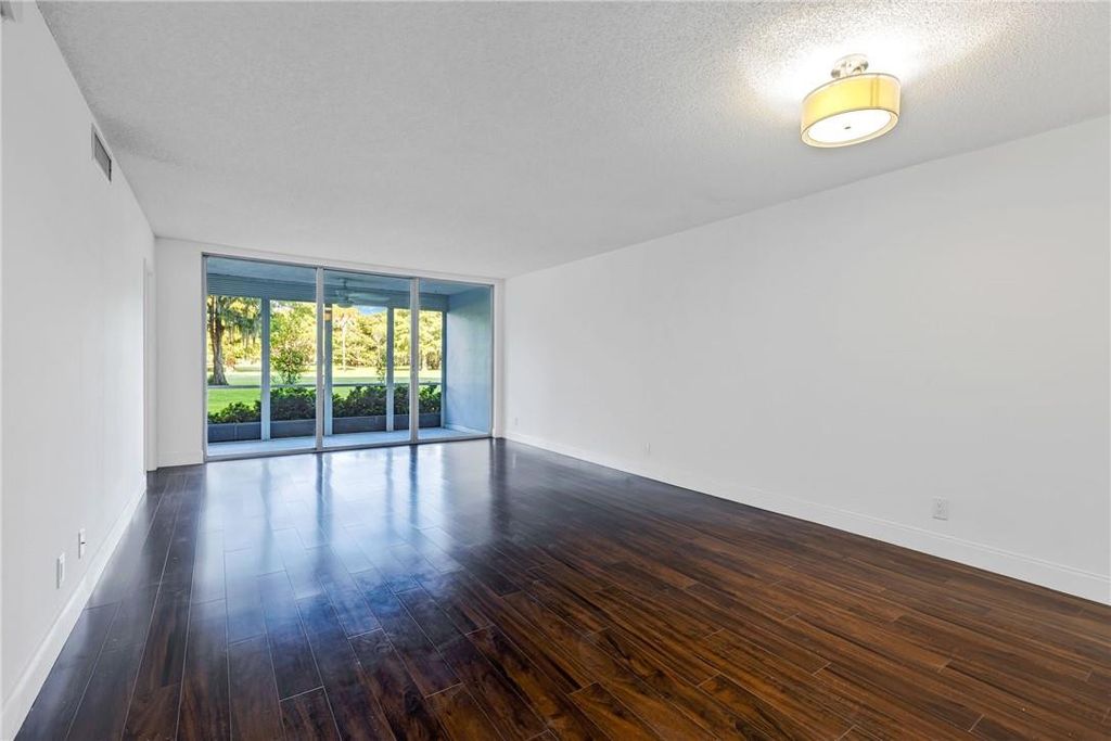 605 Oaks Dr APT 104, photo 7