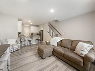 10 Sadie Cir 10102, Union Twp., NJ 07083