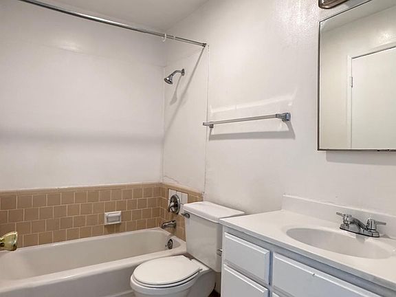 4th image of 854 Orchid Ct #G