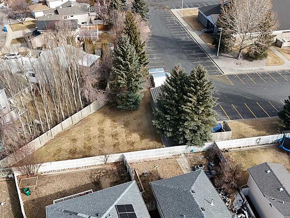 5th image of 198 S Mount Blakiston Rd W