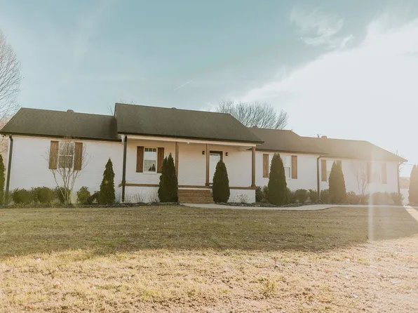 15 Oak Hill Ln, Carthage, TN 37030