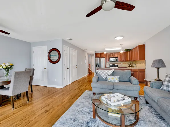 102-20 Rockaway Beach Boulevard image 19 of 32