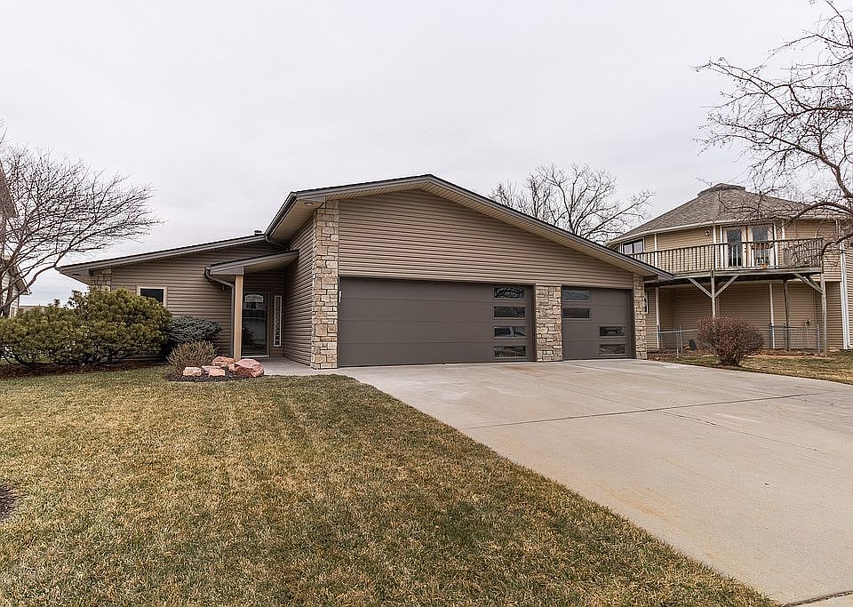 1st image of 506 Lakeshore Dr
