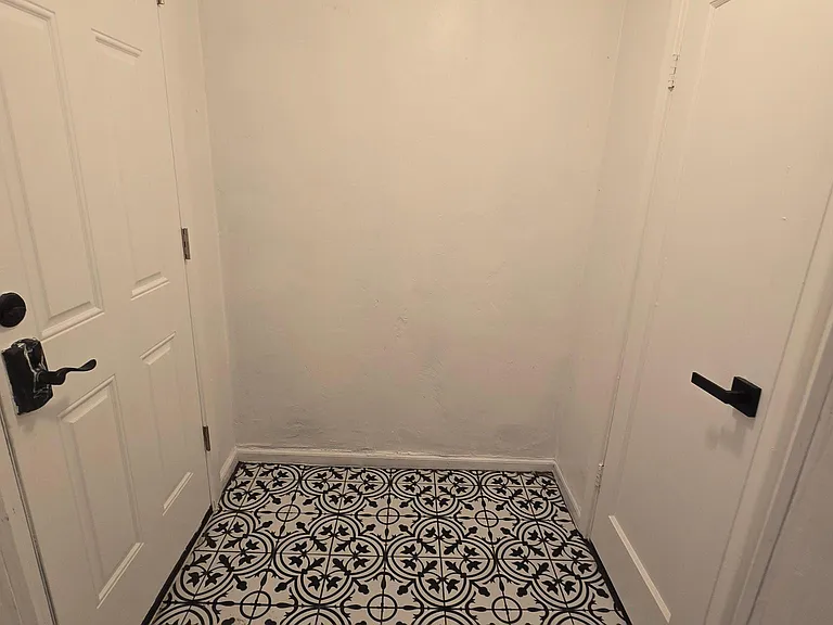 452 S Main St — Photo 3