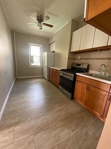 1st image of 2929 Laconia Ave Floor 1