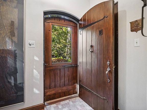 3rd image of 100 Lakewood Pl