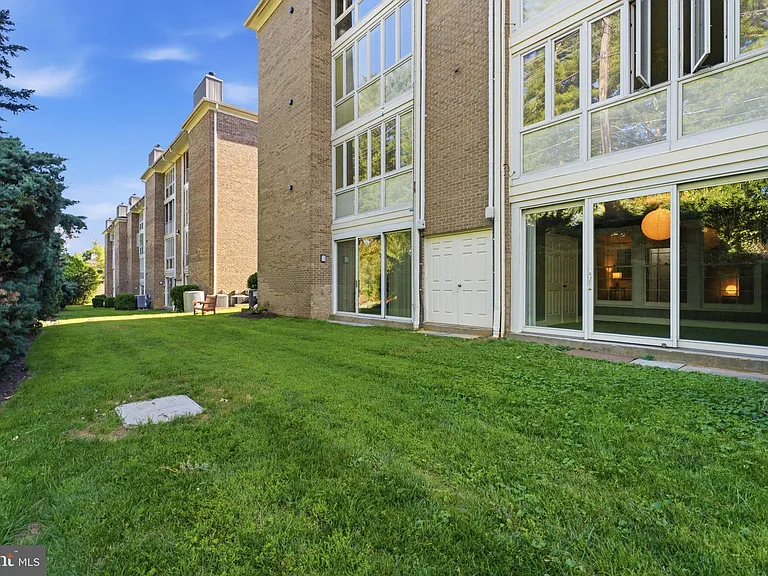 5705 Brewer House Cir #T2 — Photo 36